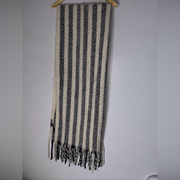 Anthropologie Black And White Rectangle Fringe Soft Winter Scarf - Picture 2 of 4